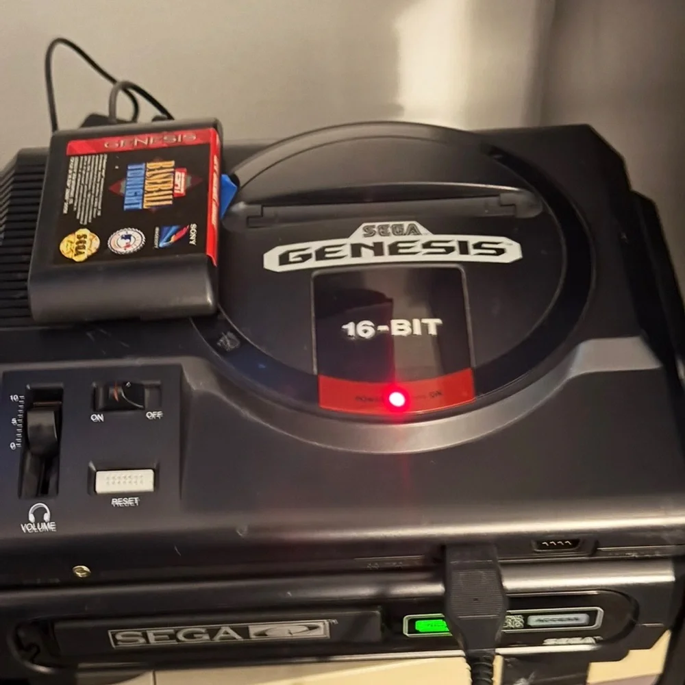 SEGA CD Model 1 + Genesis Working Tested +controller +AV Cables And 4 Games